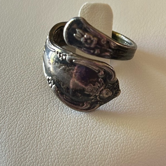 Wm A. Rogers Oneida LTD Vintage Silver-Plated Spoon Ring: Size 7 - Picture 1 of 3
